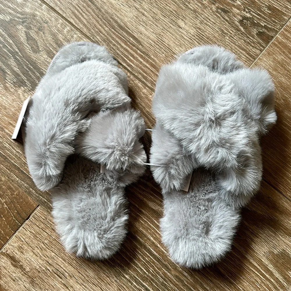 NWT LC Lauren Conrad Fuzzy Slippers - Picture 2 of 5
